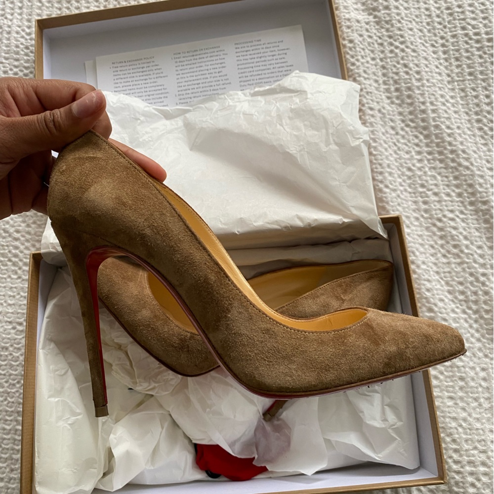 Pigalle Follies 100 Veau Velours Christain Louboutin Paris Red Bottoms.